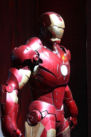 Illustration for article titled Life-Size Iron Man Guards LG Booth: Tony Stark Loves LG?